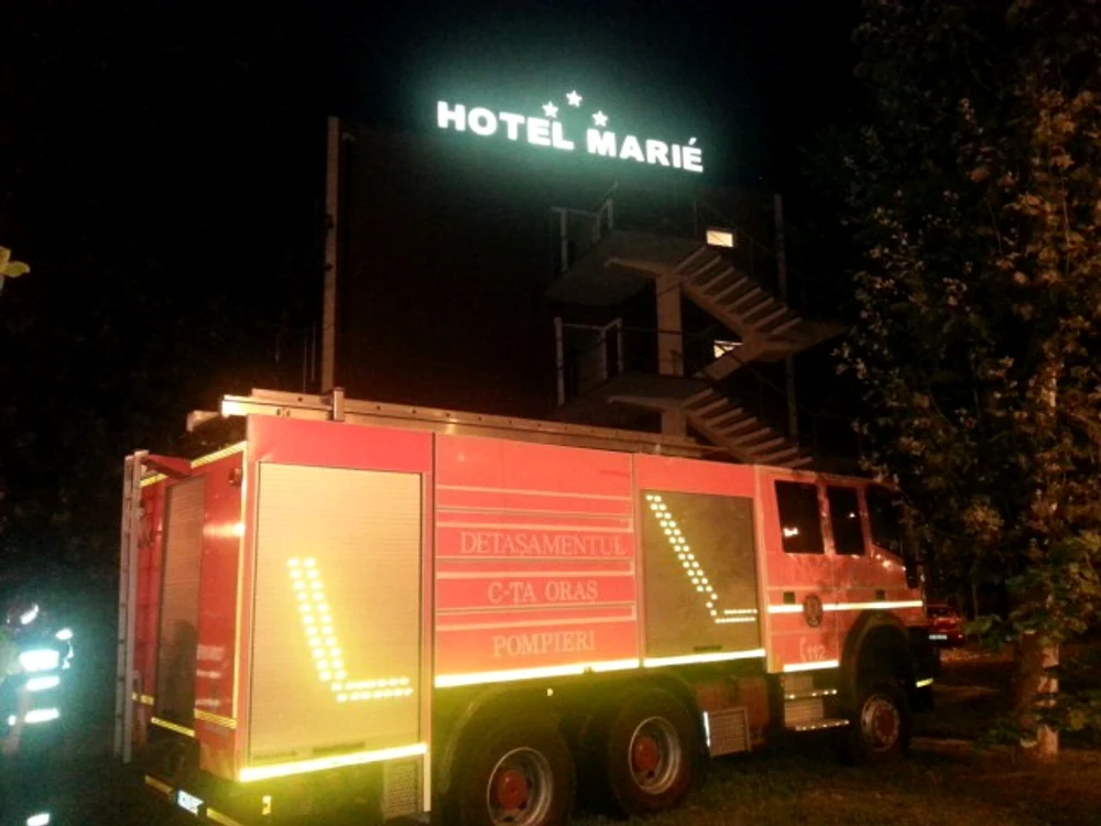 
    Forţele de intervenţie rapidă au fost foarte prompte şi au intervenit la locul incendiuluiFoto Radiovacanta.ro  