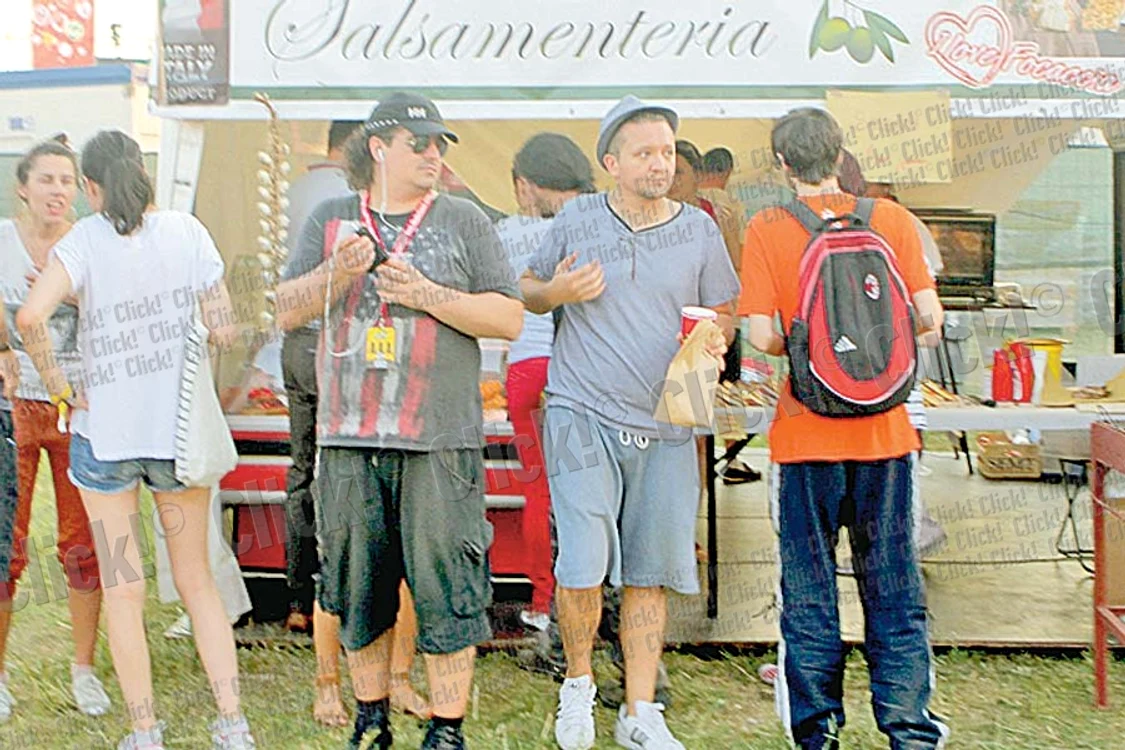 Cine nu vine cu cortul  de acasă, îl poate  închiria. La B’EstFest  a fost amenajată  o zonă de camping (Fotografii: Roberto Sălceanu/Click!)