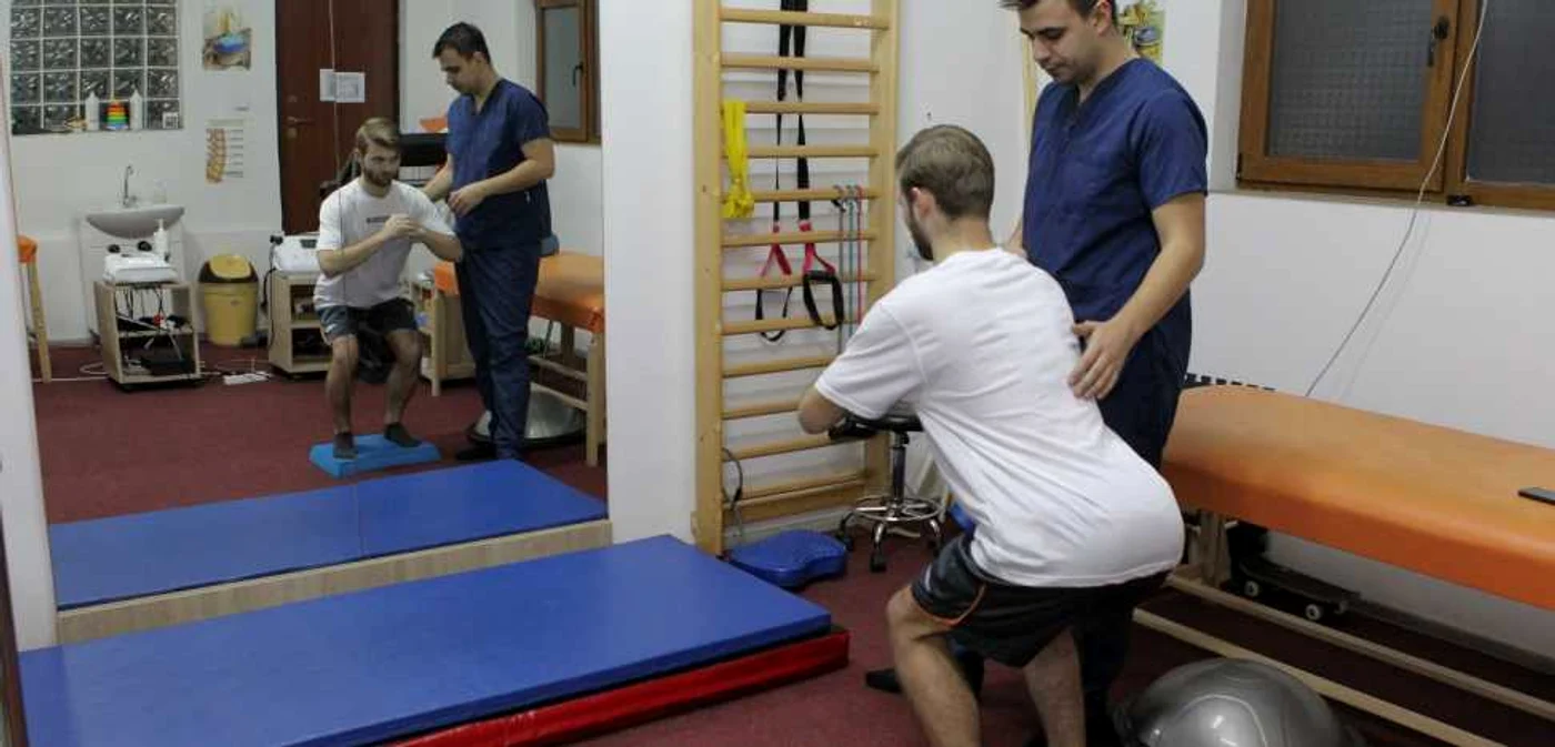 Fizioterapeutul Bogdan Goga explică felul în care trebuie să ne pregătim pentru schi