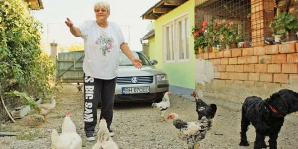 „Mama FNI“ locuieşte în satul sibian Nou Român  