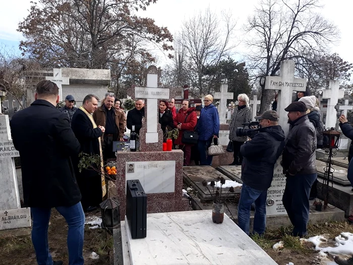 Parastas la Cimitirul Bellu pentru Naarghita