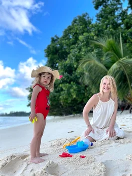 Alessandra Stoicescu în concediu (11) jpg