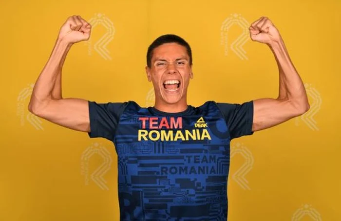 David Popovici a mai scris o pagină de istorie pentru RomâniaFOTO: Facebook/ COSR