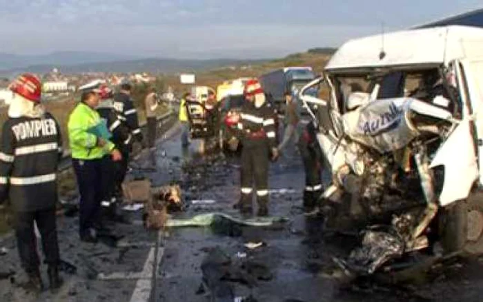 Sibiu: Trei oameni au murit într-un accident pe DN 1(UPDATE GALERIE FOTO)