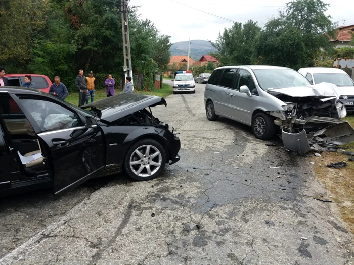 Maşinile au fost avariate