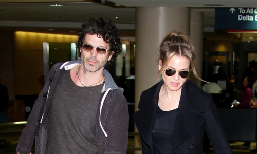 Renee Zellweger And Boyfriend Arrive jpeg
