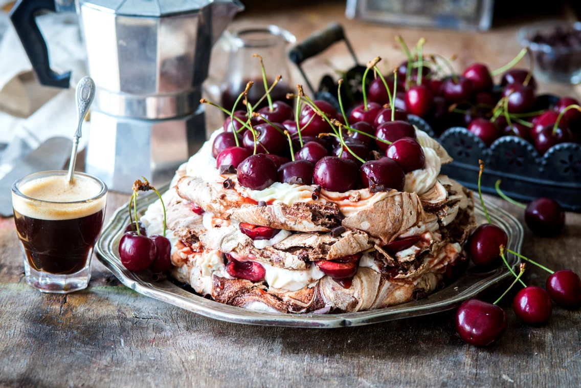 tort bezea cirese shutterstock 700089598 jpg