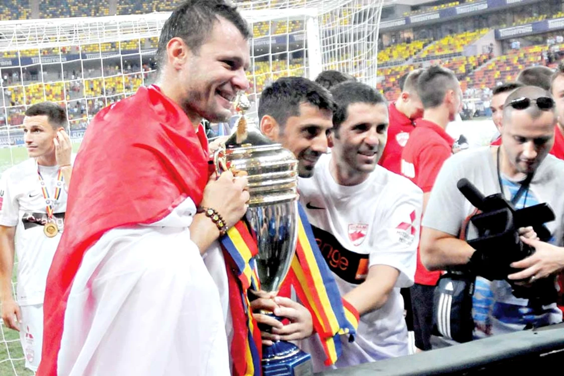 Pe vremea când era la  Sporting, Marius Niculae s-a  duelat cu Maldini în meciurile  din cupele europene