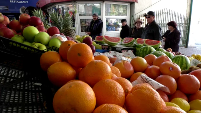 Pesticidele se găsesc în cantităţi mari în fructe şi legume. FOTO: Adevărul