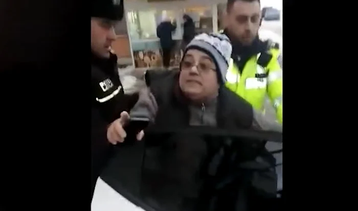 Bărbatul reclamă că a fost abuzat de polițiști și va acționa în instanță
