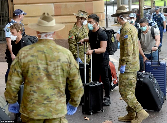 Militarii vor monitoriza starea de sănătate a celor trimişi în carantică în hoteluri şi să asigure sprijin logistic structurilor de testare