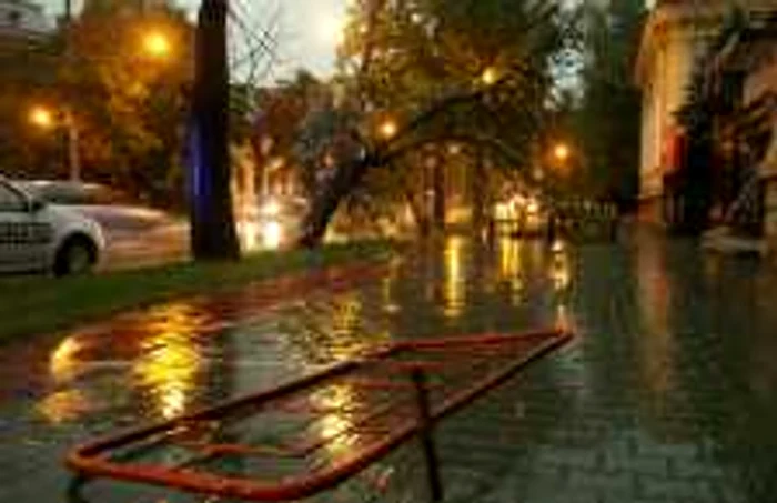 Ploieștenii vor avea un weekend friguros și cu intensificări ale vântului