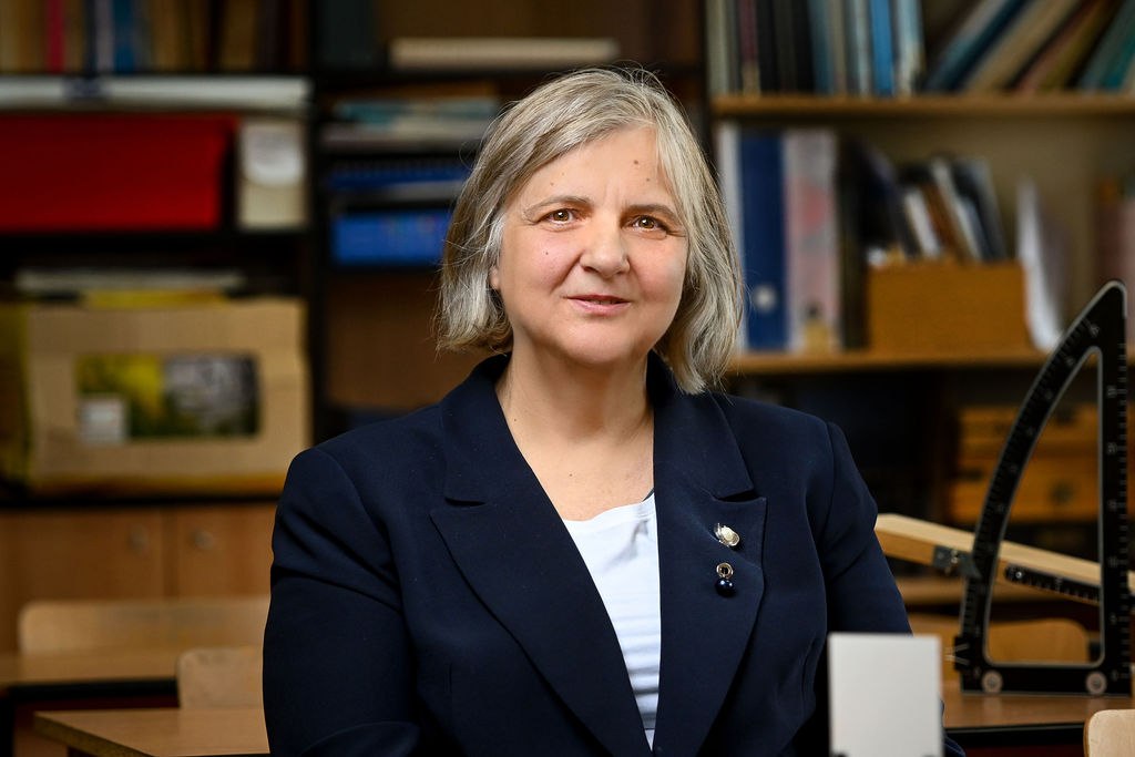 Profesoara care predă Fizica prin întrebări. Daniela Țepeș: „Am plecat de la lumea în care trăiește copilul“ Profesoara care predă Fizica prin întrebări. Daniela Țepeș: „Am plecat de la lumea în care trăiește copilul“