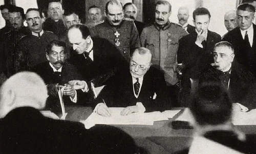 Dezbatere „Historia”: Franţa şi Anglia condamnă Tratatul de Pace de la Bucureşti: „Un dictat impus României” jpeg