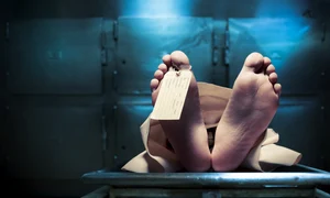 cadavru mort morga eticheta foto shutterstock