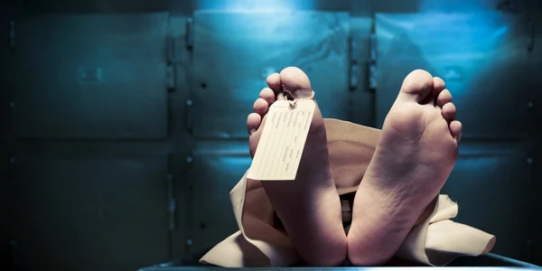 cadavru mort morga eticheta foto shutterstock