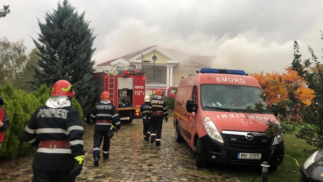 
    Pompierii au intervenit cu zece autospeciale   