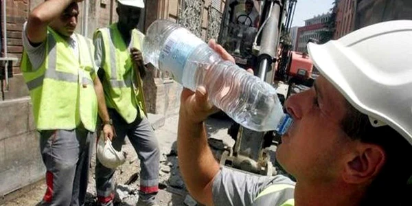 Patronii trebuie să asigure apă muncitorilor în caz de caniculă