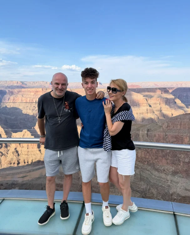 t Dan Capatos și familia lui în Marele Canion. Foto: Instagram