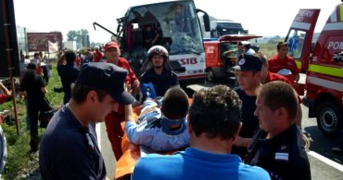 Hunedoara: Un şofer de autocar adormit la volan a făcut 12 victime