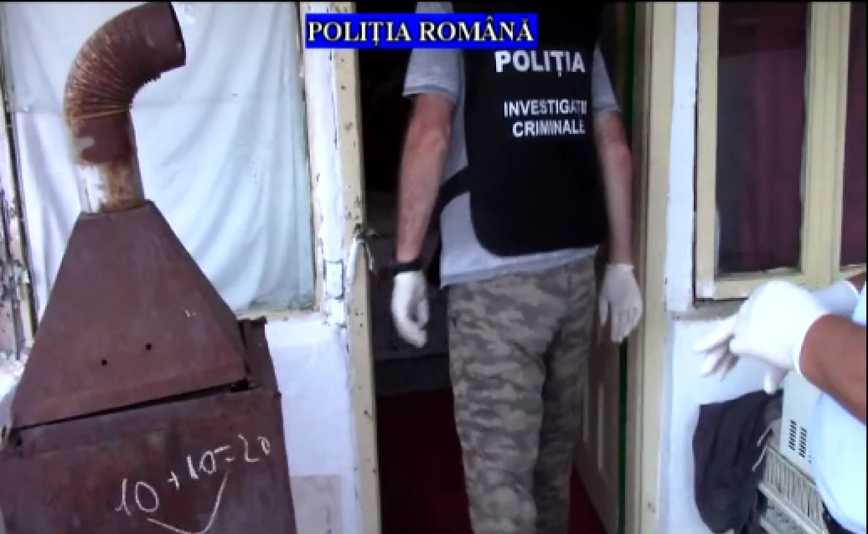 Politistii de la investigatii criminale in perchezitie