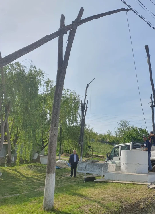 Fântânile cu cumpănă din mijlocul comunei Cuca FOTO: Primăria Cuca