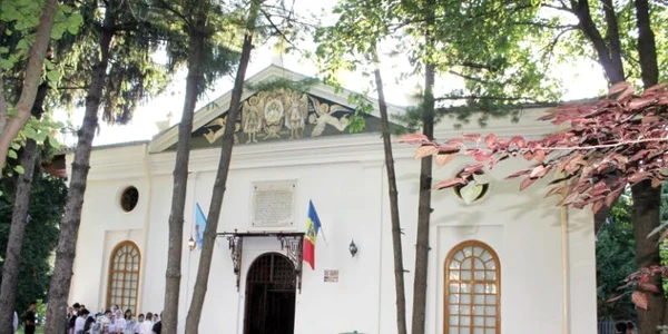 biserica geamie jpg