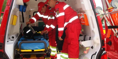 Bacău: Primele maşini SMURD sunt pregătite să intre în acţiune