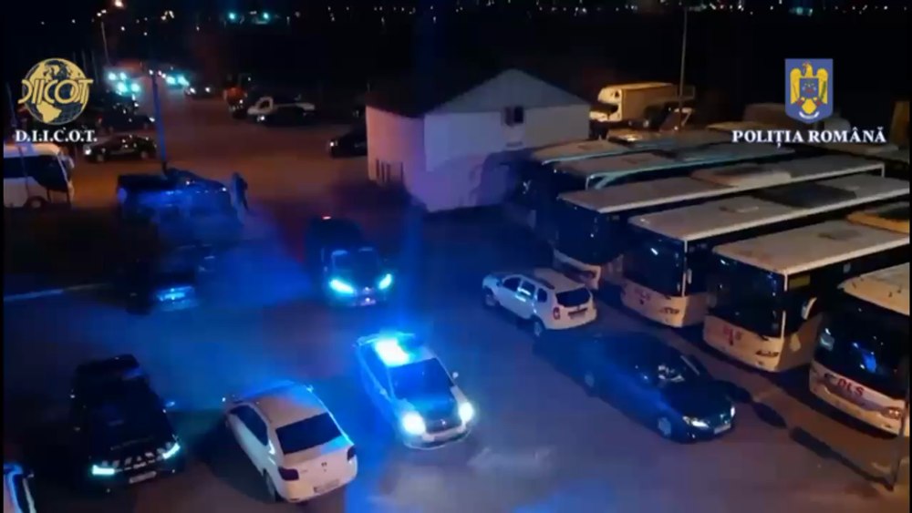 Metoda folosită de infractori pentru a obține permise false pentru români și cetățeni străini. Cinci grupări infracţionale au fost anihilate