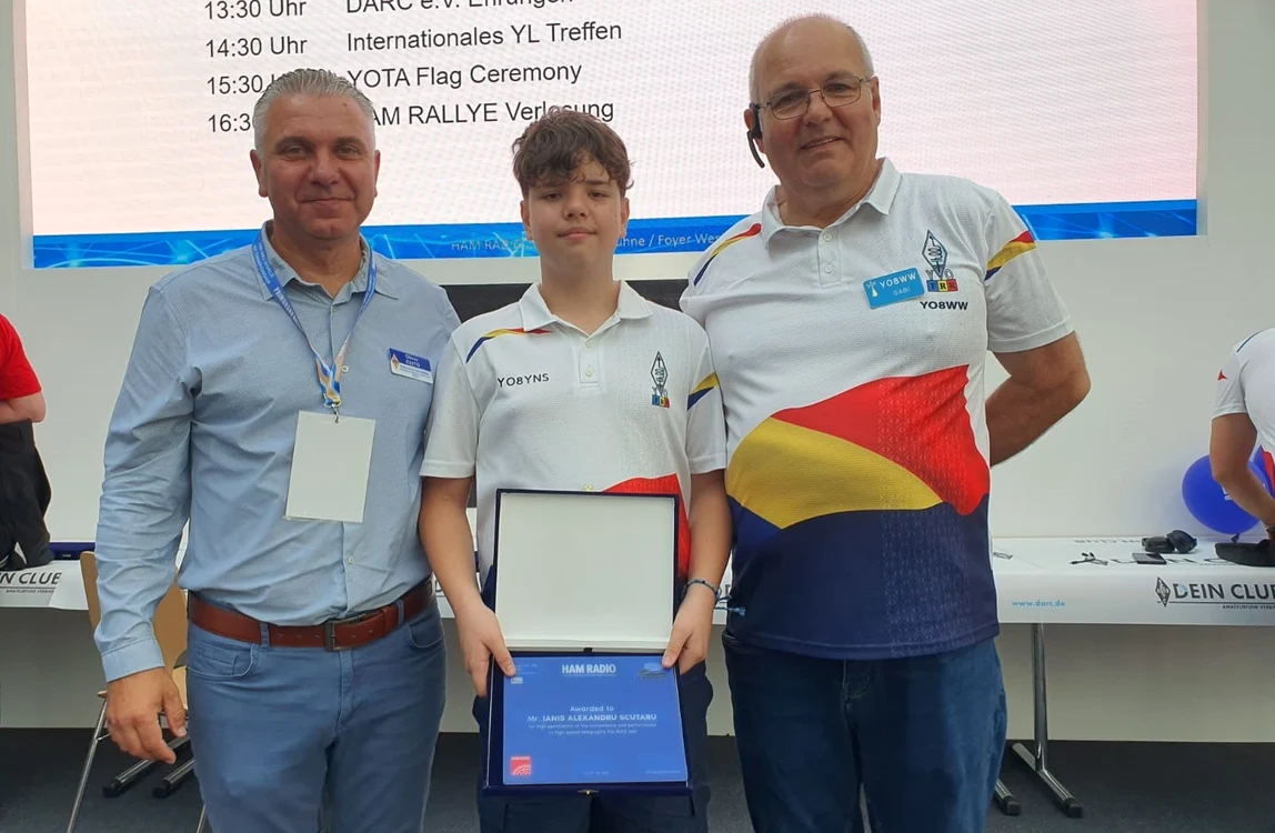 Ianis Scutaru şi Gheorghe Paisa (dreapta), la premierea din Germania. FOTO: captură video