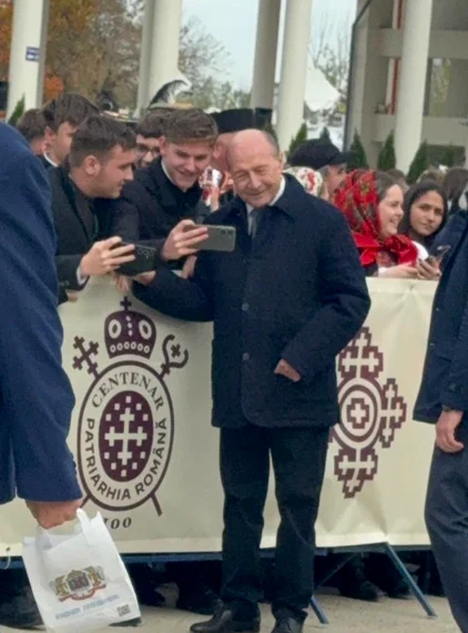 Traian Băsescu, fotografii cu preotii jpeg