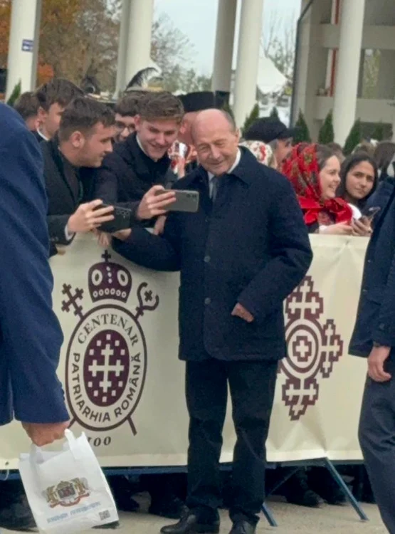 Traian Băsescu, fotografii cu preotii jpeg