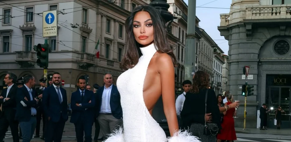 Mădălina Ghenea îi cere româncei care a hărţuit-o despăgubiri de cinci milioane de euro