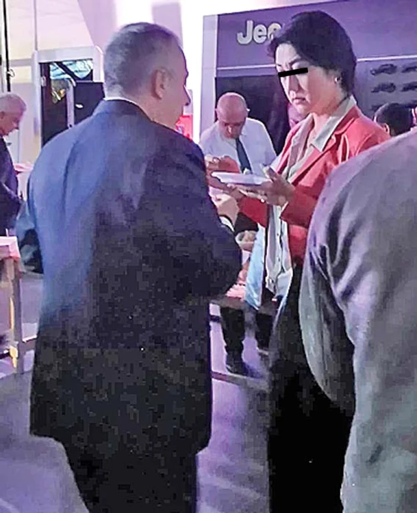 Ivănescu a venit la evenimentul de miercuri seară însoţit de iubita lui
