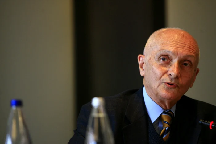 Dinu Zamfirescu (PNL) cere desfiinţarea ANI, CSAT şi DNA FOTO Adevărul