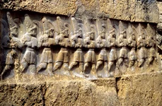 Zei hitiți reprezentați într-un sanctuar din Hattușa (foto: Klaus-Peter Simon / Wikimedia Commons)