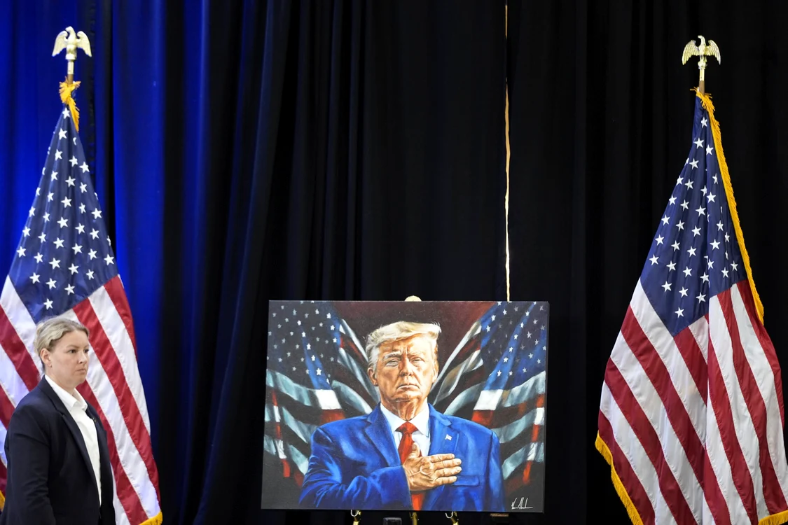 Pictură a lui Donald Trump la un summit cu comunitatea latină FOTO PROFIMEDIA