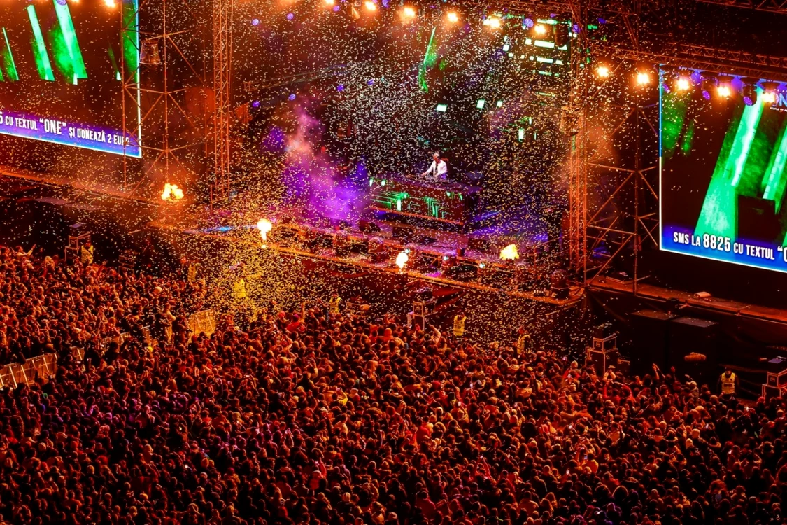 S-au strâns peste 3,7 milioane lei la concertul cartitabil organizat de  SAGA FESTIVAL, PRO TV, KISS FM şi Primăria Municipiului Bucureşti Credit foto: SAGA / ProTV / Centrul Media Crucea Rosie Romana