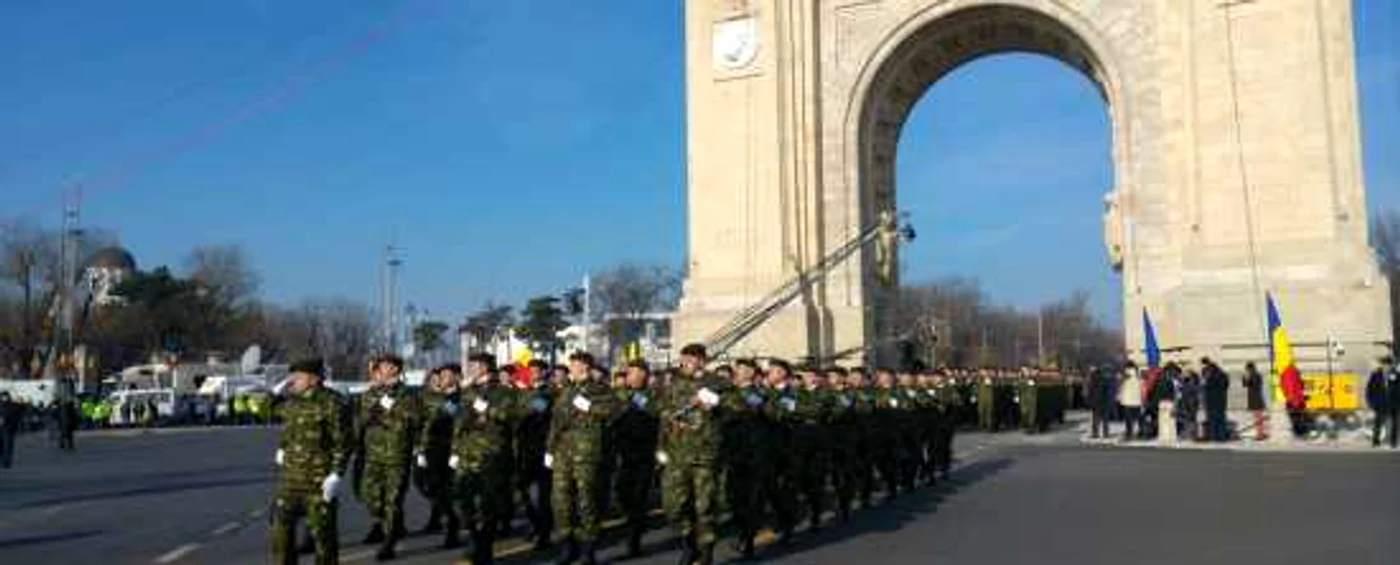 Militari români la defilare