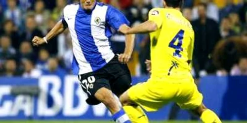 Nelson Valdez (stânga) este legitimat la Hercules Alicante