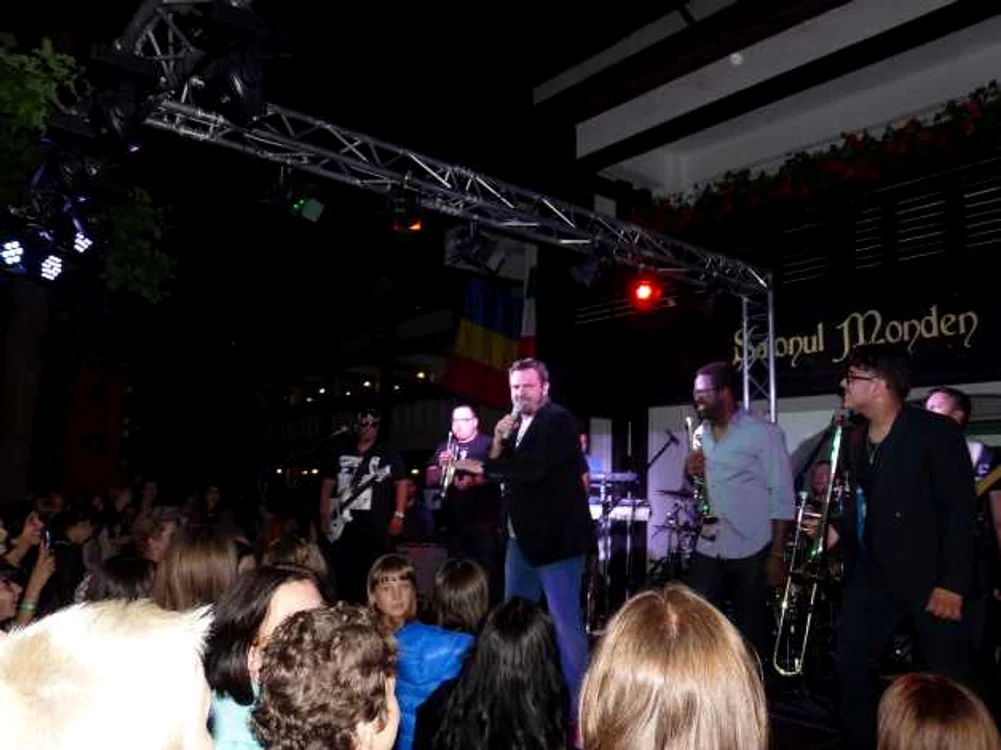 Horia
Brenciu şi HB Orchestra