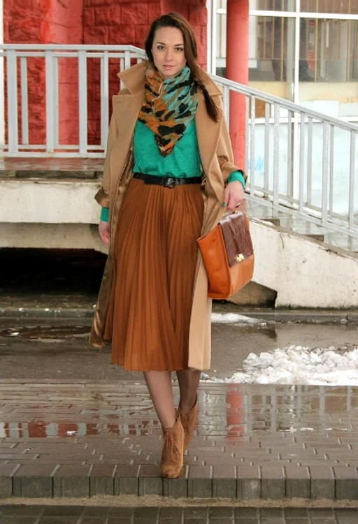 16 Feminine Pleated Midi Skirt Outfits For Fall And Winter 12 jpg jpeg