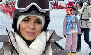  Jojo și-a învins teama și a luat lecții de schi. Cum stă vedeta cu cinele romantice și vacanțele de cuplu   