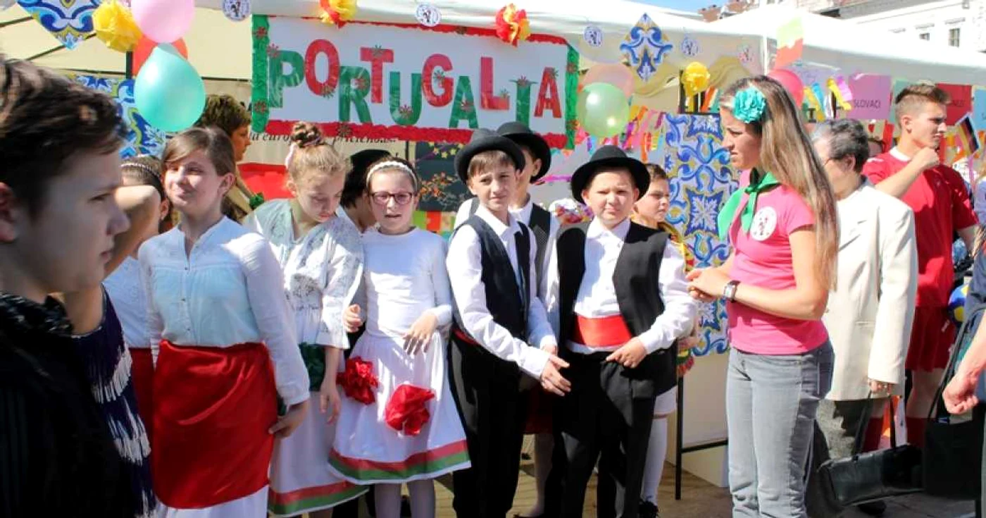 Pentru fiecare ţară a fost amenajat un stand