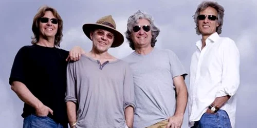 The Straits vor concerta la Peninsula