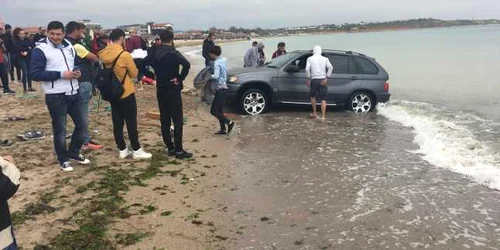 Masina în mare la Vama Veche