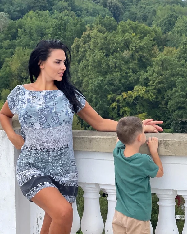 Lavinia Pârva alături de copilul ei / foto: Instagram