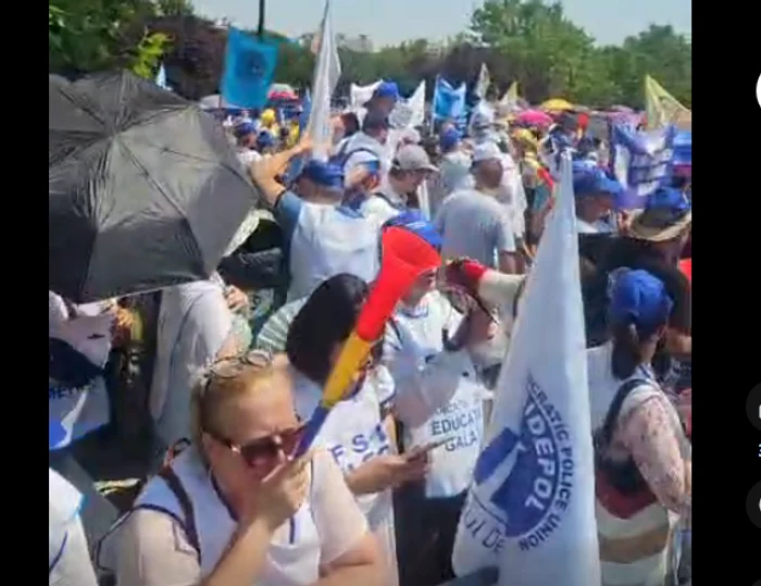 Sindicaliștii din educație au protestat pe caniculă. FOTO captură video Federaţia Spiru Haret