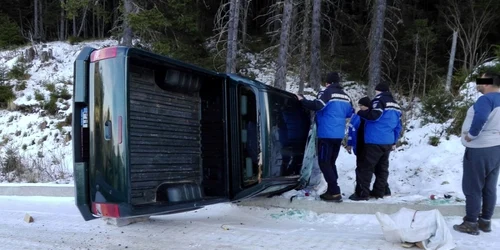 masina rasturnata bucegi