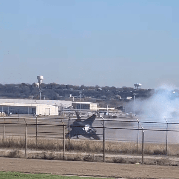 Momentul în care un F-35 american se prăbușește. Pilotul a scăpat în ultima secundă VIDEO